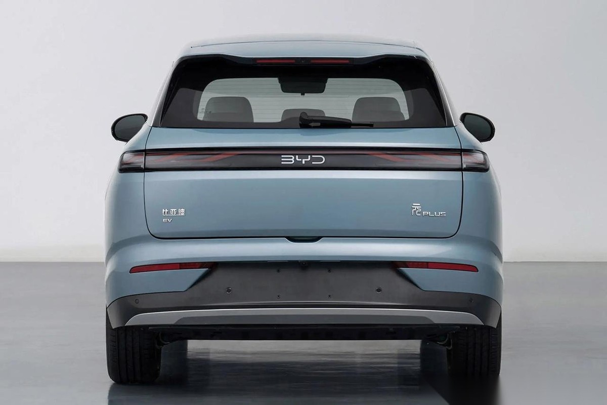 比亚迪有点太难了，闪充刚推出，又引来了一波友商拉踩，不止主机厂，现在电池厂也坐不