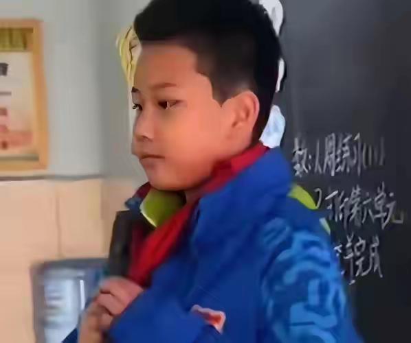 西安ICON事件，瞬间点燃了无数家长和网友的心。一个9岁的小男孩，面对母亲的愤怒