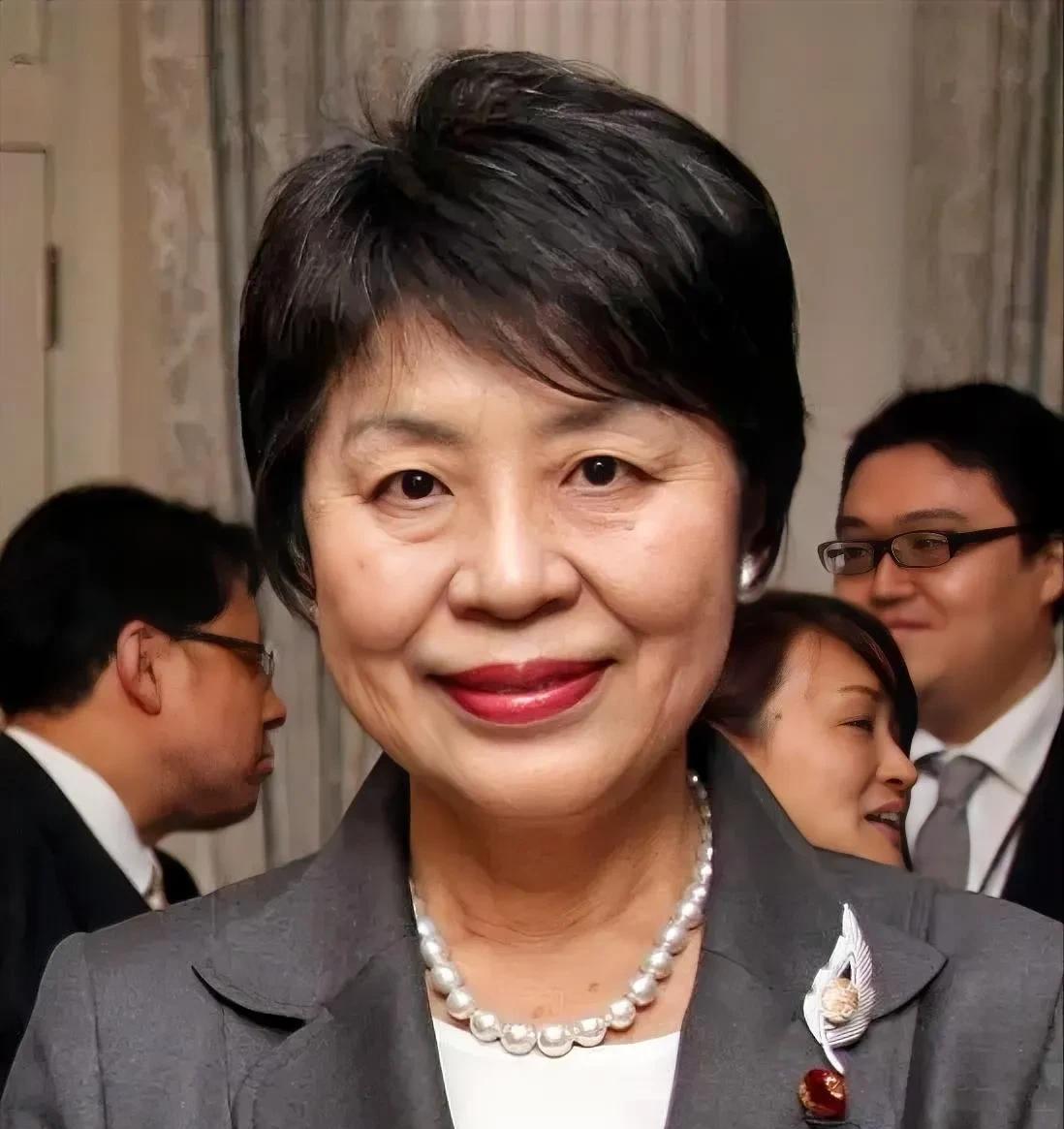 能力在高市早苗之上，上川阳子绝对能担日本首相这份责任。目前她是众议院议员，辅佐多