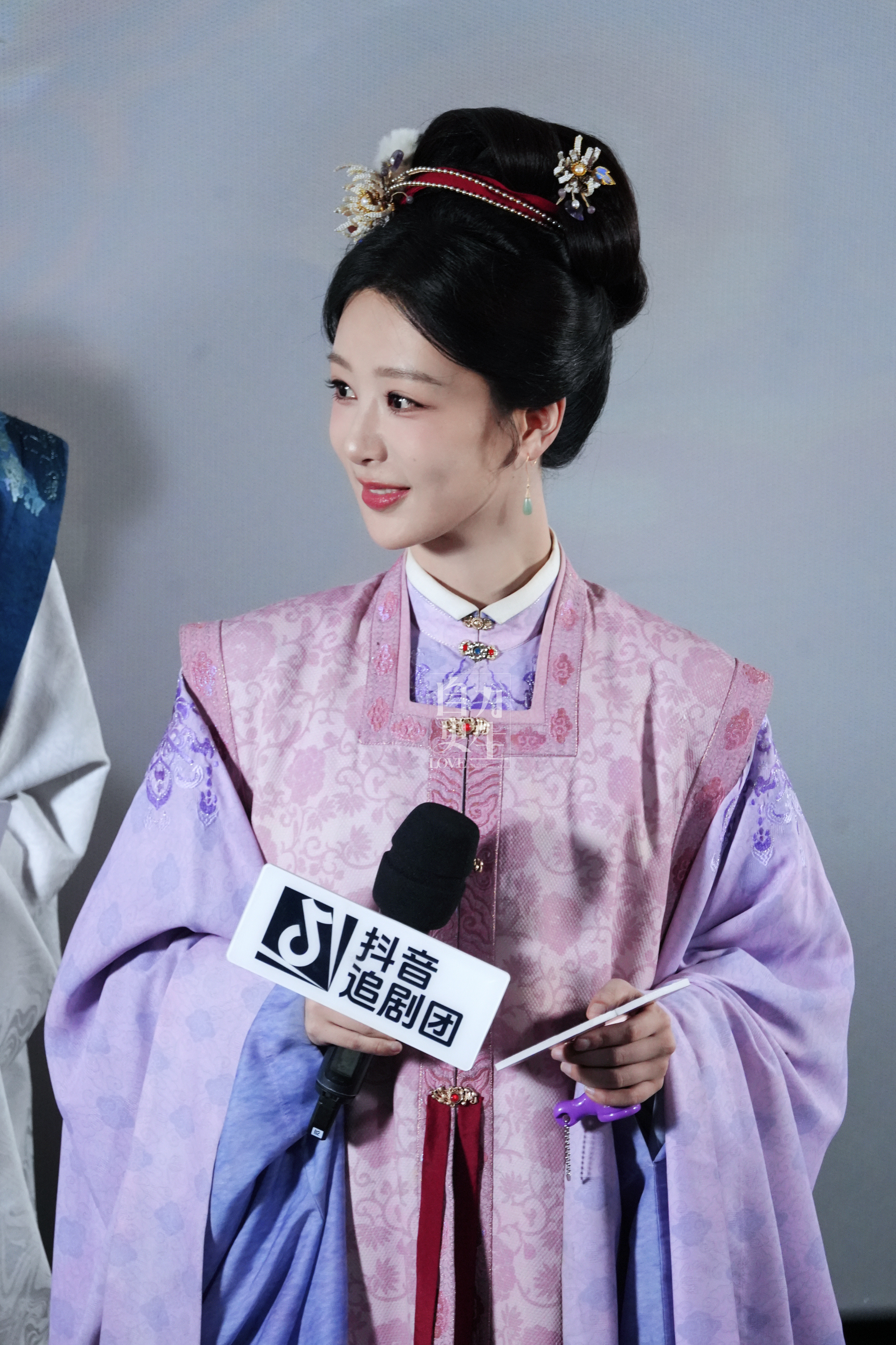 今天也是杨枝甘露小可爱～杨紫回应家业官配来了💜金鹤龙给杨紫化温婉世家妆