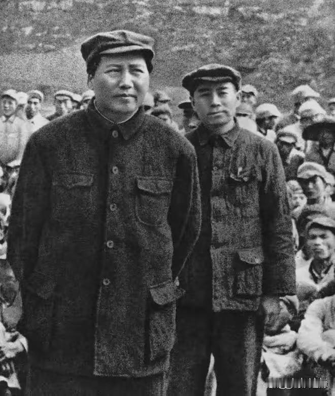 1947年3月19日，国民党军占领延安。毛泽东临走时对彭德怀说：“蒋介石进攻延安