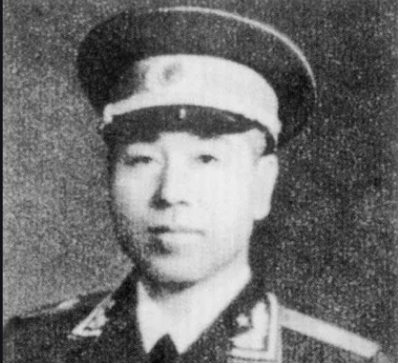 1952年，一名开国少将被人举报贪污3000亿，伟人得知后下令立即逮捕，但就在这