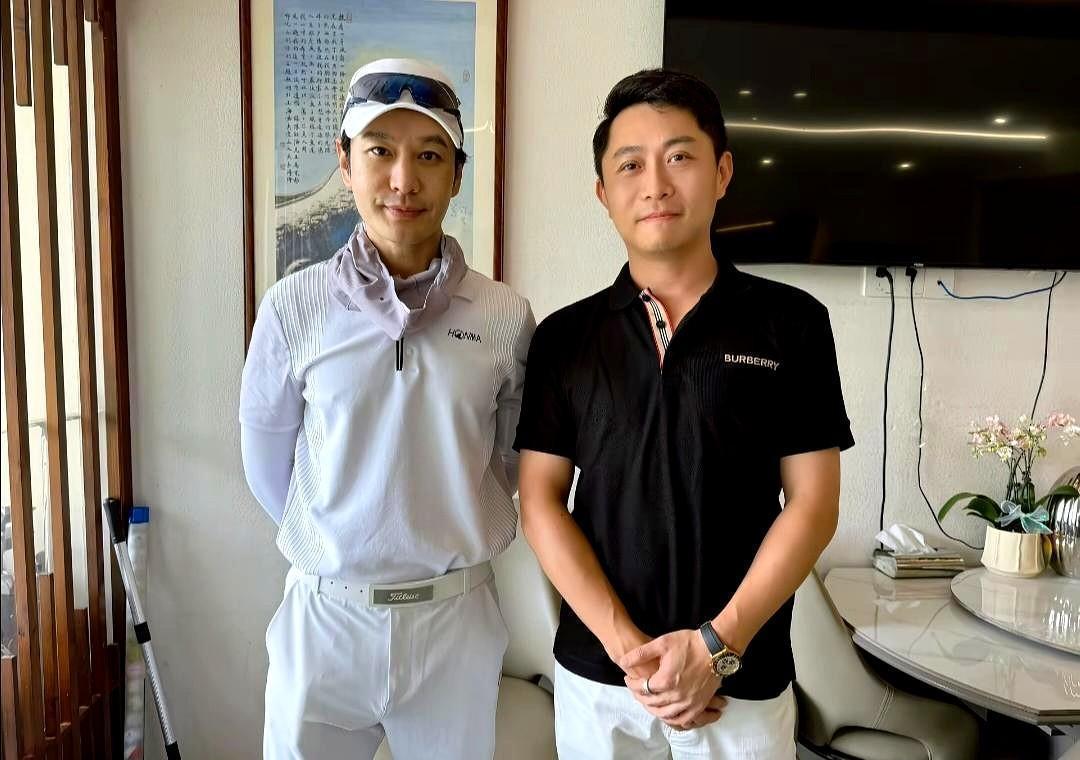 黄晓明回青岛，没带热搜，带了汗味。8月31号体脂12.9%，每天5点半空腹爬楼