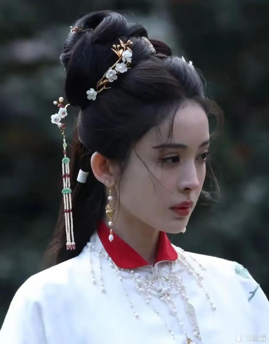 终于找到娜扎不适合古装的原因了，真的太浪费美貌了