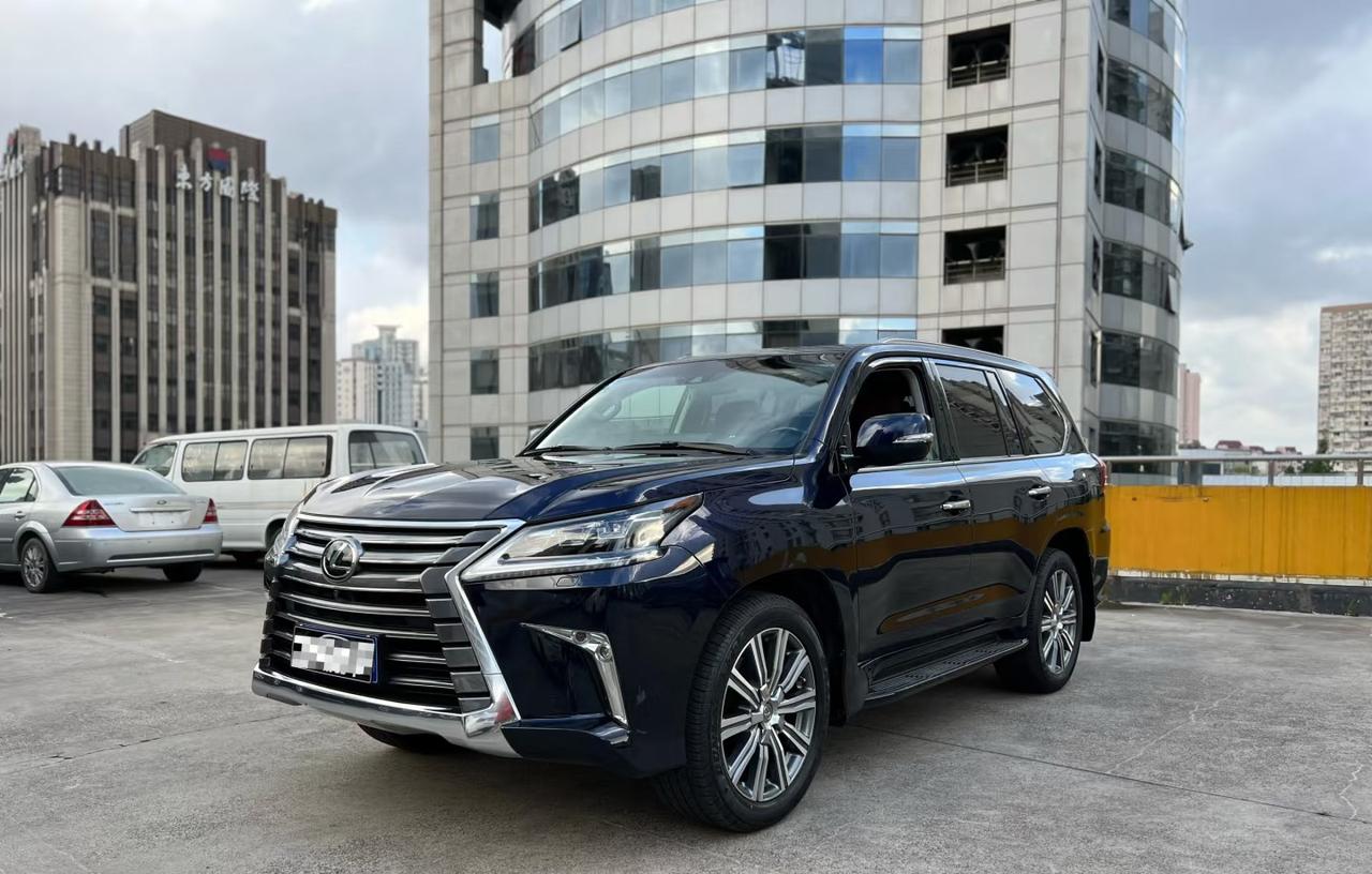 如果让我挑一台雷克萨斯LX570，我会毫不犹豫地选“宝石蓝Metallic”。