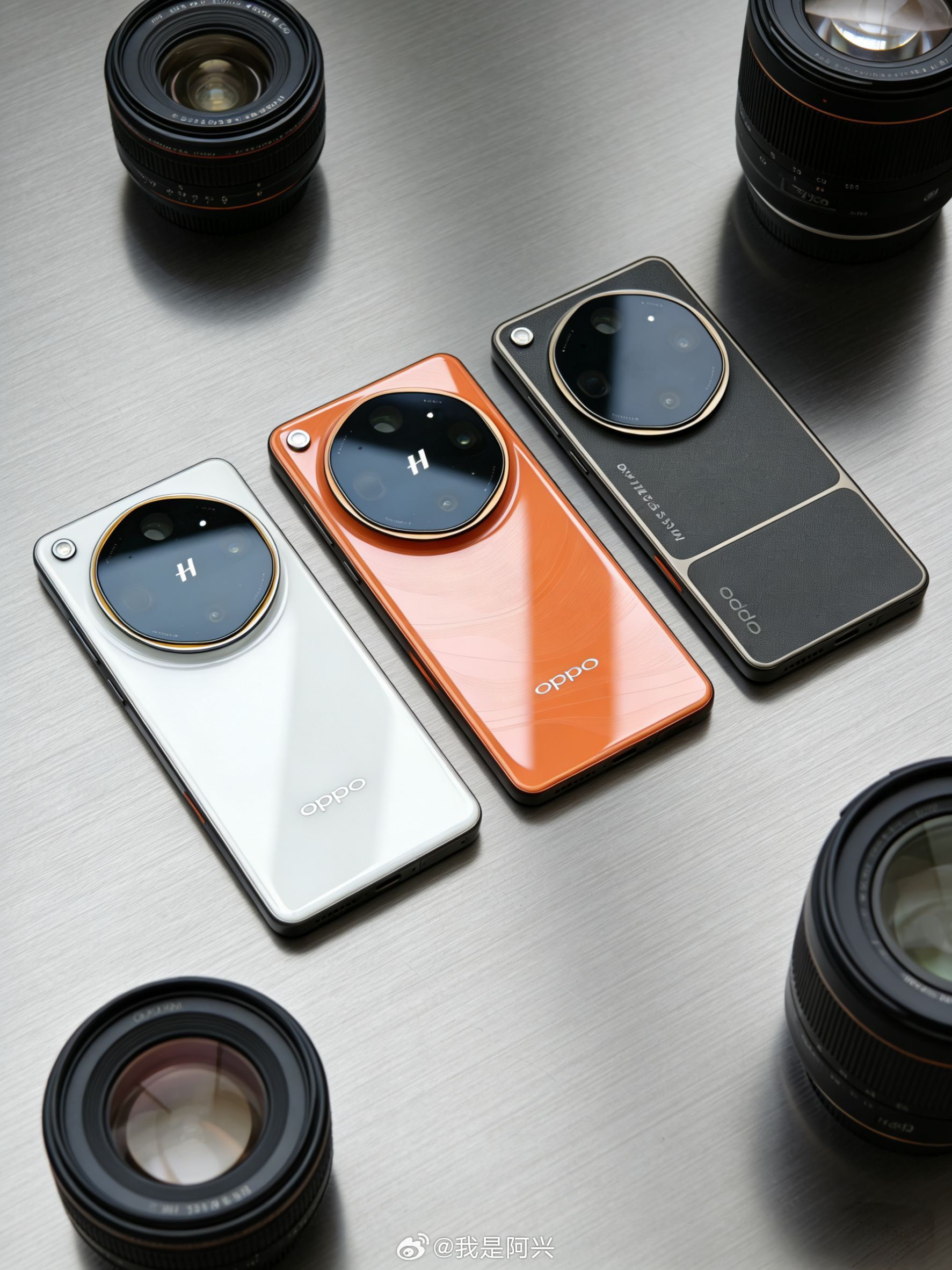 X9Ultra橙色和白色是常规玻纤版本，大概微观设计如下图，网上爆出来的青黑色