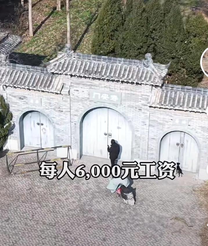 许家印刚刚小有成就时，在2010年前后，在老家花3000万修祖坟，而且占地12亩