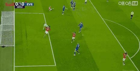 上次英超因队友内讧被红牌罚下距今有二十年了，看来也该阿森纳夺冠了。本来赢了利物