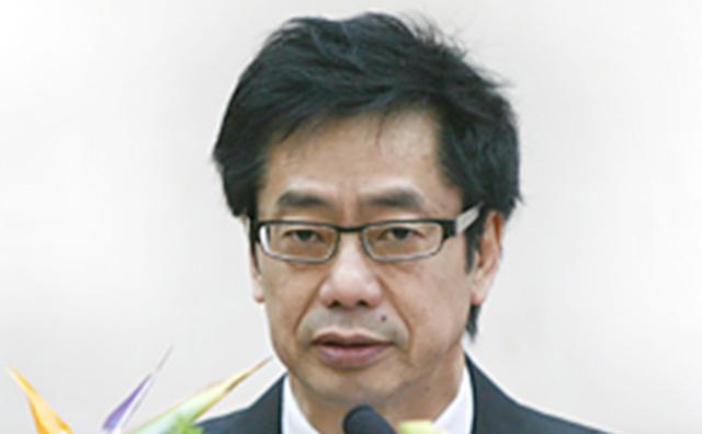 1992年，霍文芳被霍英东重金保释出狱后，霍英东便在报纸上宣布与其断绝父子关系而
