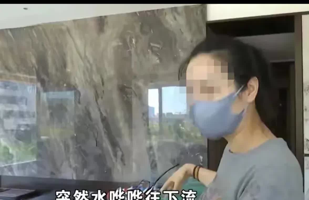 杭州女子1100万房子入住前被淹杭州韩女士花1100万买336平公寓，又花2