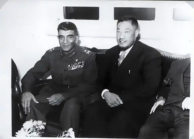 1949年，徐永昌得知马步芳搭乘飞机从西宁逃去重庆，当场火冒三丈。他一边痛骂马