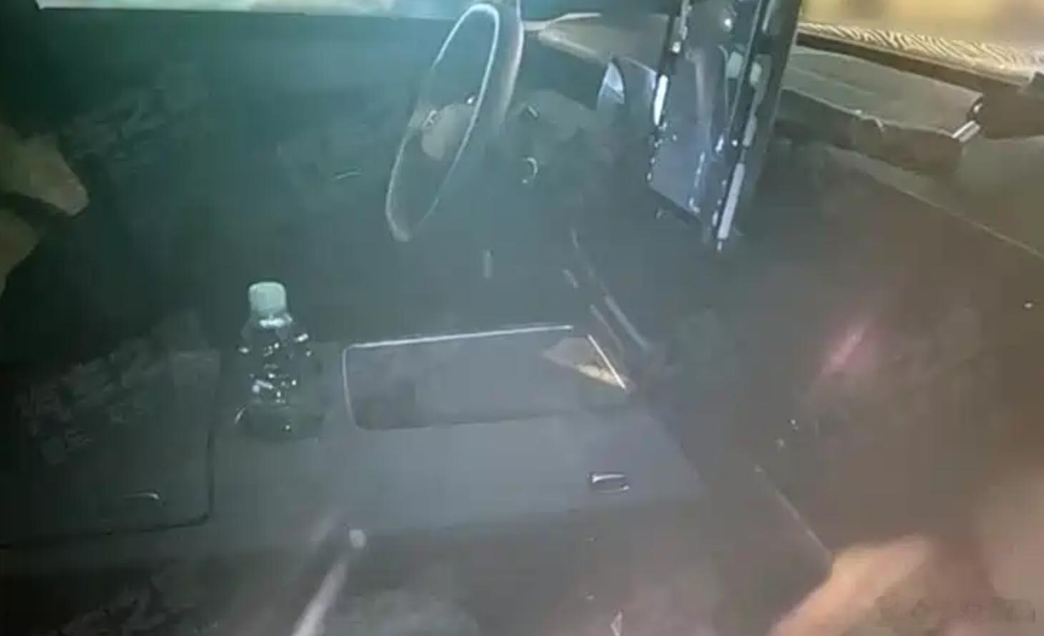 看了大众ID.ERA9X这台车的内饰图，有一种特别亲切的感觉，你还真别说，还