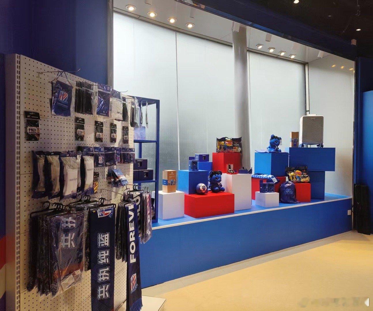 飞州国际申花专卖店重新装修了？感觉比之前的漂亮了上海·飞州国际大厦