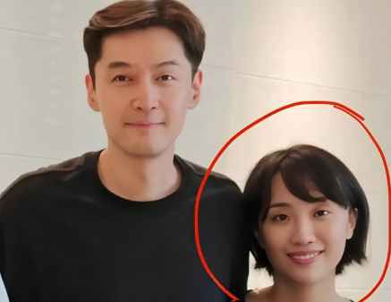 黄曦宁现在最庆幸的就是给胡歌生了一个女儿不信你看，什么都不缺的胡歌，现场不收