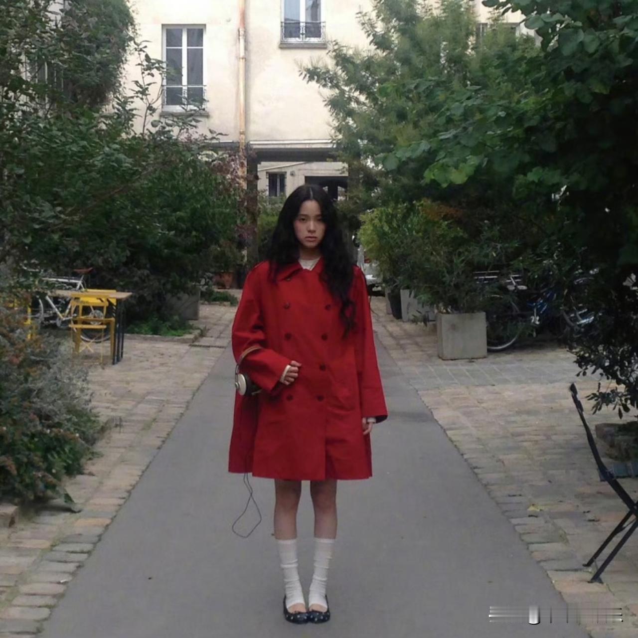 欧阳娜娜的腿，无疑是娱乐圈一道吸睛的风景线。修长笔直，线条流畅自然，仿佛是大自然