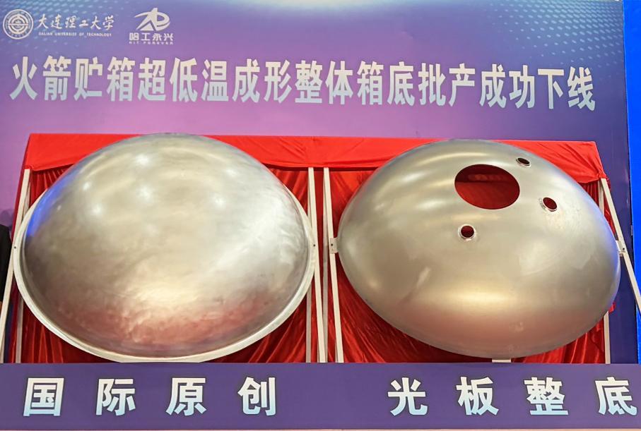 炸穿航天圈！中国突然官宣一项国际首创技术，把火箭"皇冠"的制造难度直接从地狱级拉