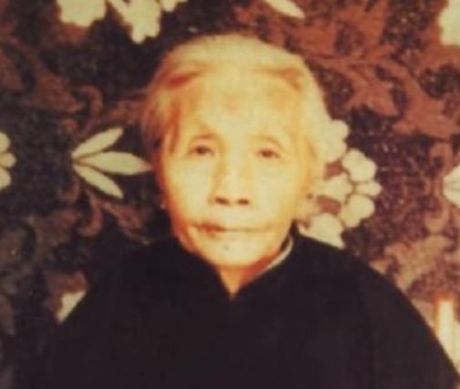 1992年，88岁老奶奶叮嘱孙子说道：我死后，一定要好好保存遗体，将来会出现奇迹