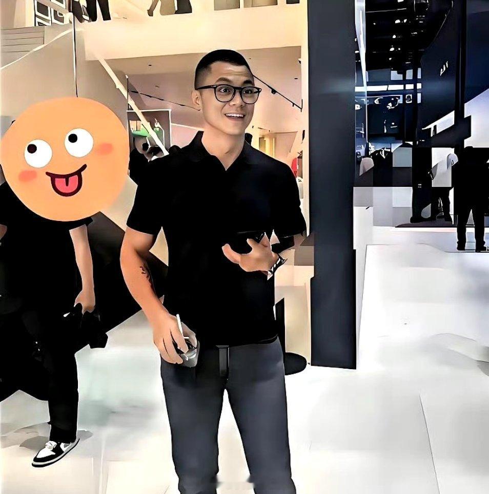 陈震快可以复出了，也是真的怕了，找了专业人士打理公司财务。
