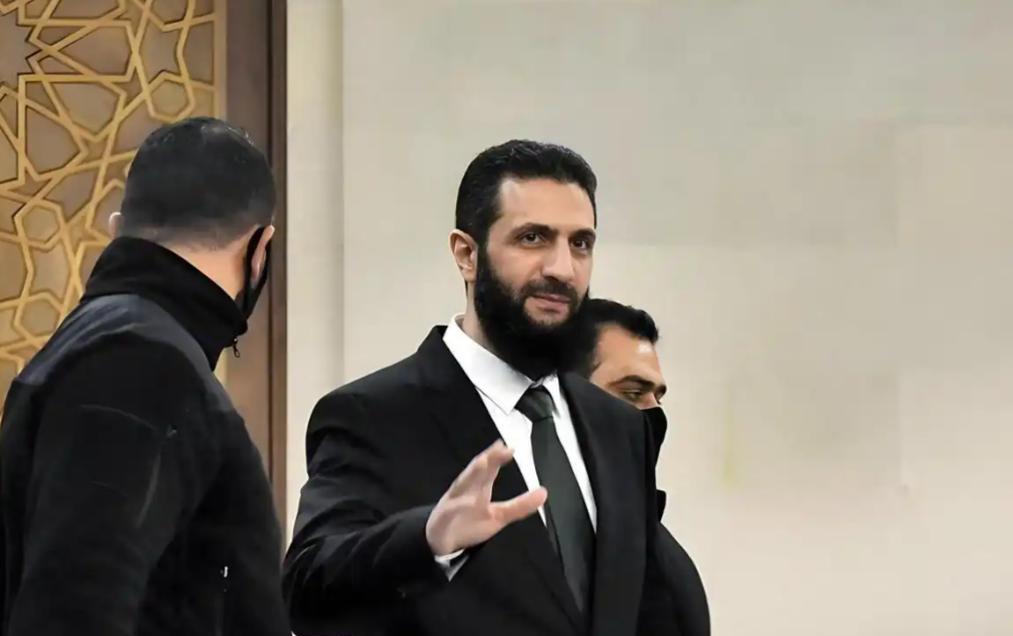 突发消息！叙利亚新领导人朱拉尼被爆已经携家人逃离大马士革，据叙利亚媒体透露，此次