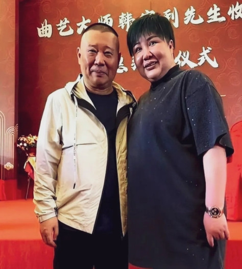 郭德纲与夫人王慧，年轻时候的王慧也是如花似玉，郭德纲四方大脸长相也气派。现在夫人