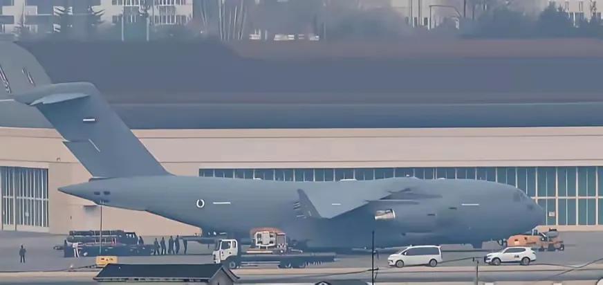 随着美国大批C5运输机把部署在韩国的六套萨德系统全部拆除打包紧急运往中东，有韩国