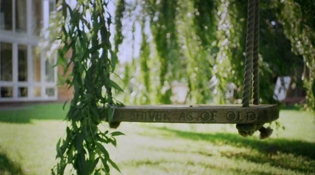 我最佩服我的姨夫，一个农村一字不识的大老粗。我姨夫三个儿子，都是在棍棒下长大的