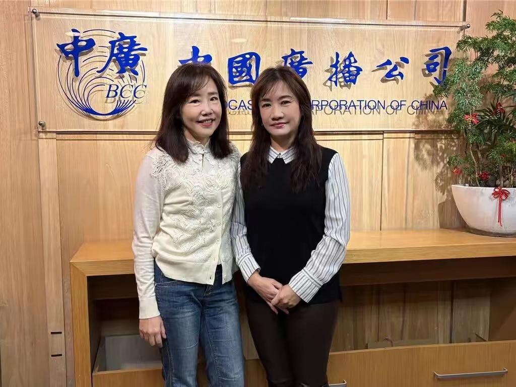 尹乃菁在赵少康的节目说了实话，美国对台湾只有棒子，已经没有胡萝卜了。尹乃菁说