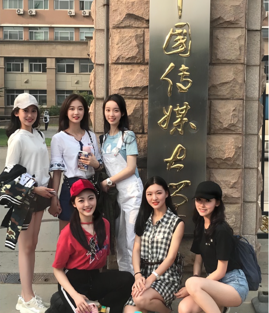 网上很火的一组照片，大学四年时光，他们六人最大的变化是什么？​​​