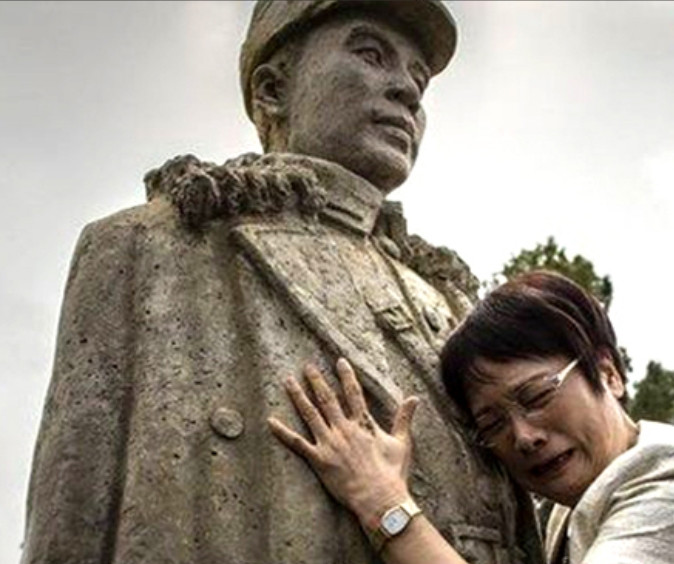 1942年5月，一封电报送到了蒋介石桌上，蒋介石看后默立良久，写道：“闻戴师长死