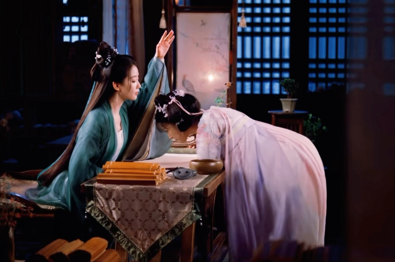 哈哈哈哈哈哈哈这个伸头，沈月本色出演东方秦兰的一集[抱抱][抱抱]沈月本色出