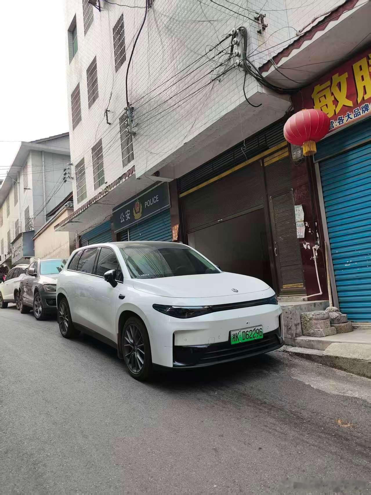 零跑C10回老家,插座就能充开零跑C10返乡这趟,彻底被它的充电便利性圈粉,补能