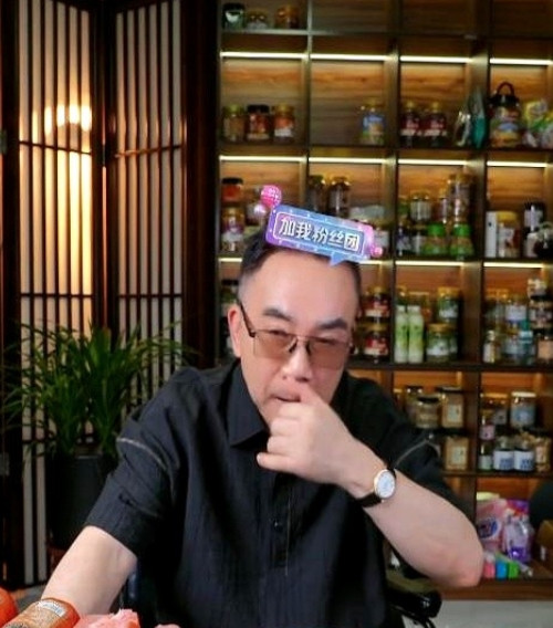 郭德纲教会了杨议一个道理。杨议直播称：我以前觉得班主说的相声真好，但有些同行