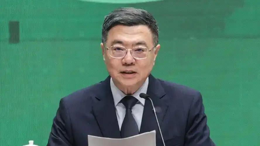 就在刚刚，台“行政院长”卓荣泰正式宣布，7月13日，台湾地区行政机构负责