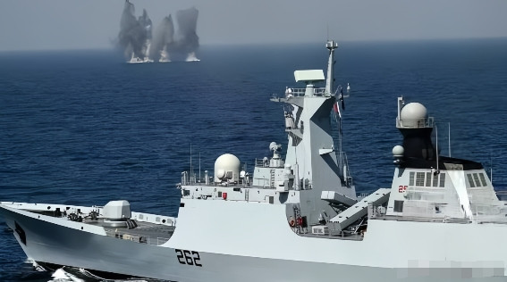 对打中国武器毫无胜算！巴铁054军舰首次锁定：印度美制P8反潜机