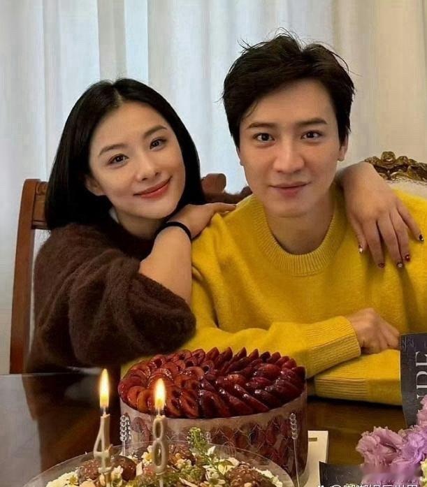 奥运冠军刘璇45岁像少女，保养的实在太好了，老公帅气得像明星，两个人太般配了