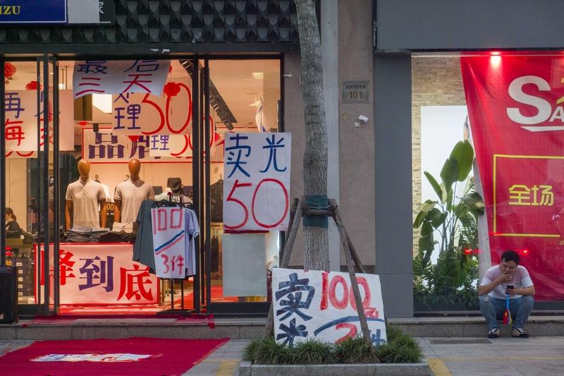 实体店纷纷倒闭？背后3大原因扎心了，有人却逆势年赚百万！家人们发现没？街边的