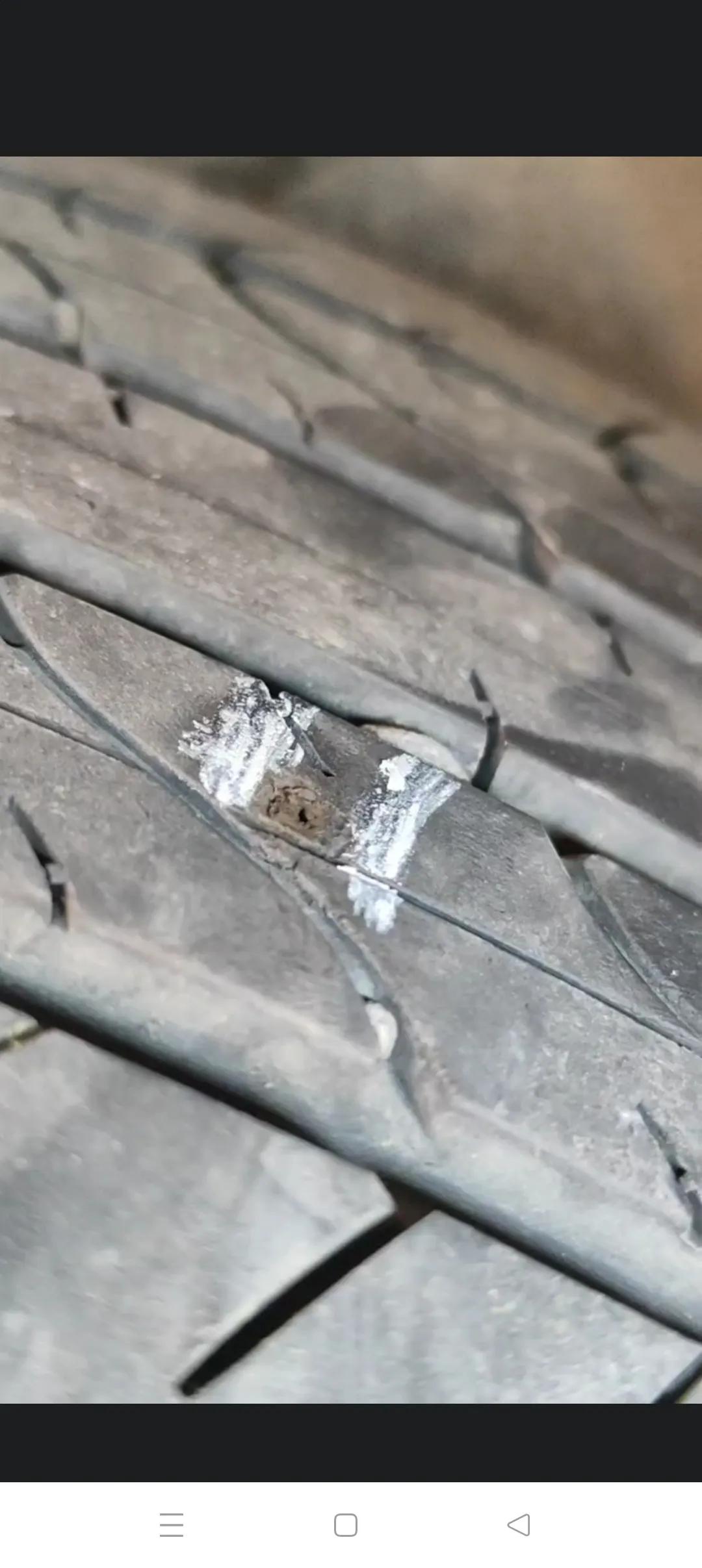 今年第二次被扎钉子这运气背到家了