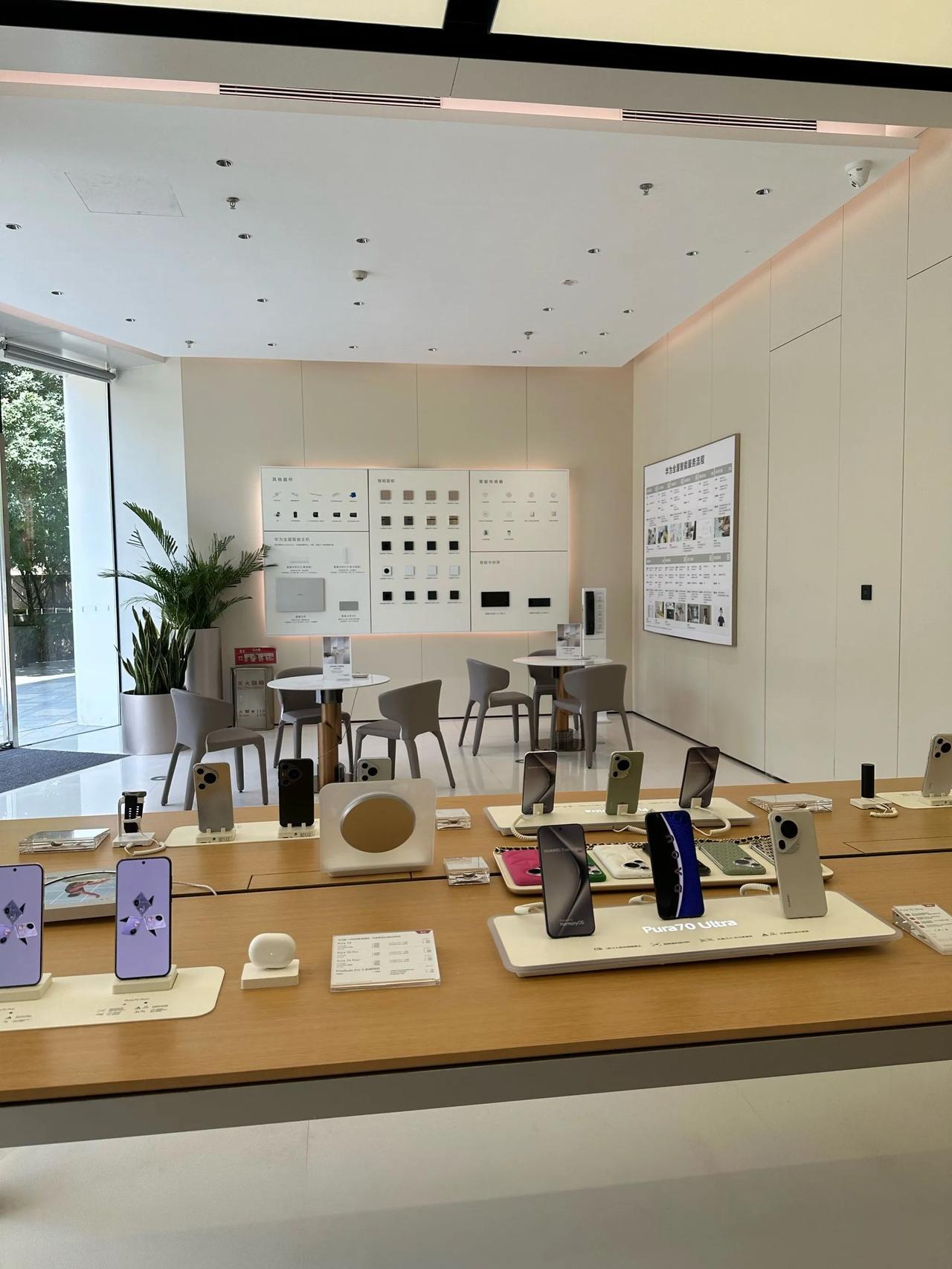 江西南昌，男子花12298元买华为Pura70Ultra手机，质保期2年，谁料