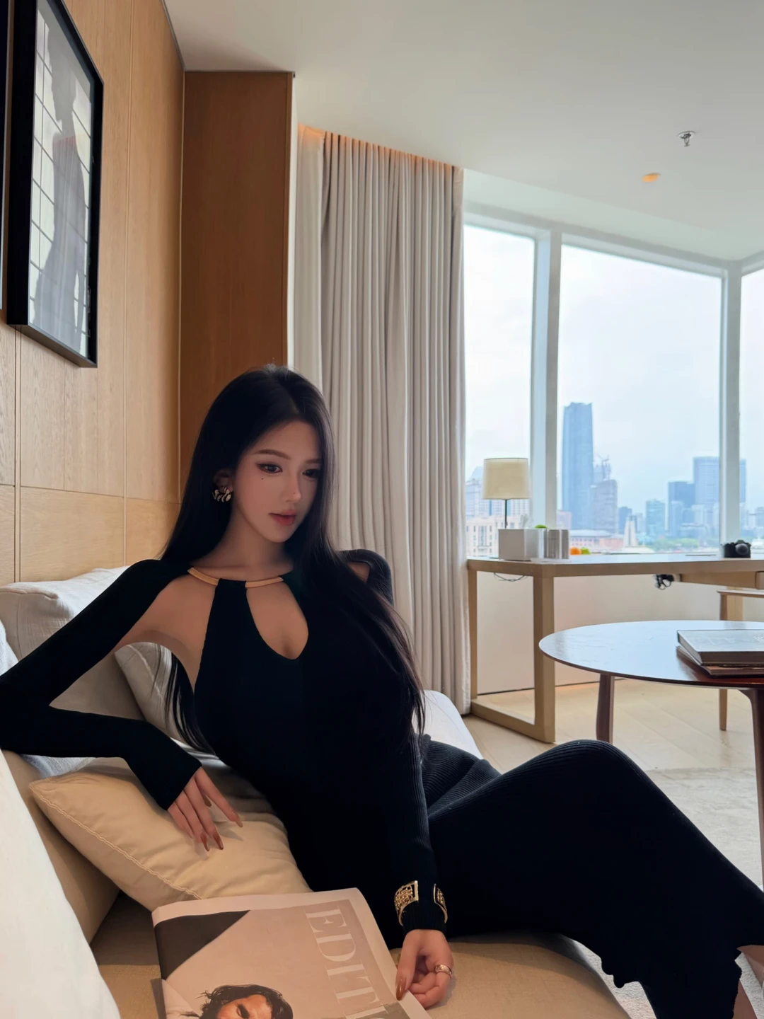 姐味很重的小黑裙