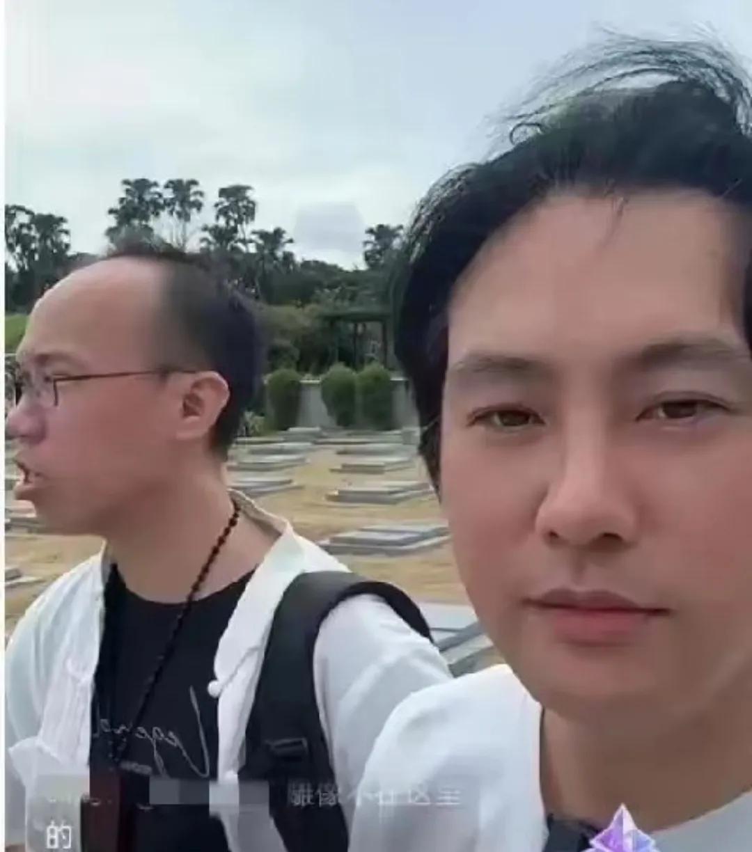 网友蹭热度也是真的没有下限。居然跑到大S墓地里直播，弹幕里都是铺天盖地在刷大S