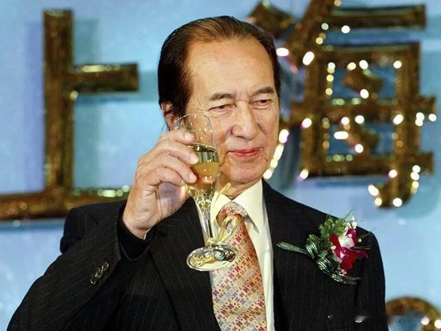 赌王何鸿燊曾语出惊人道：“你赢了2000万想走，赌场不会拦你。但就在你转身的那