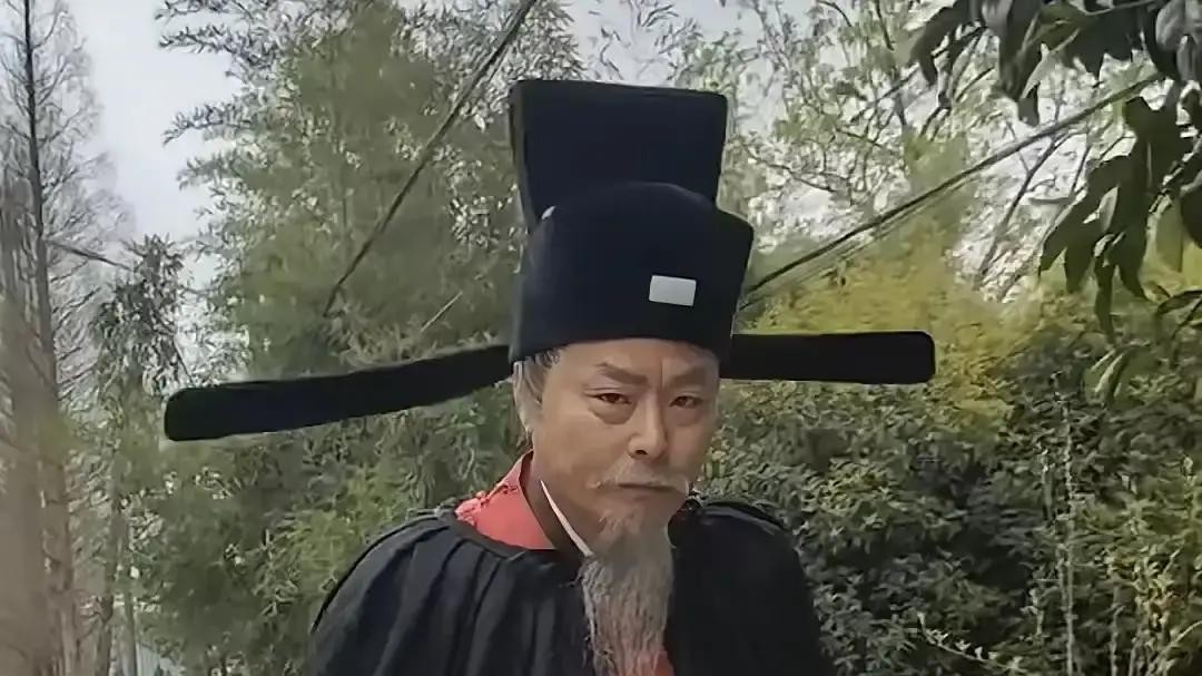 王新昉，55岁，死在西安出租屋。跑了九年横店龙套，演了五十多部剧，没人能说出他最出名的角色。月租三百
