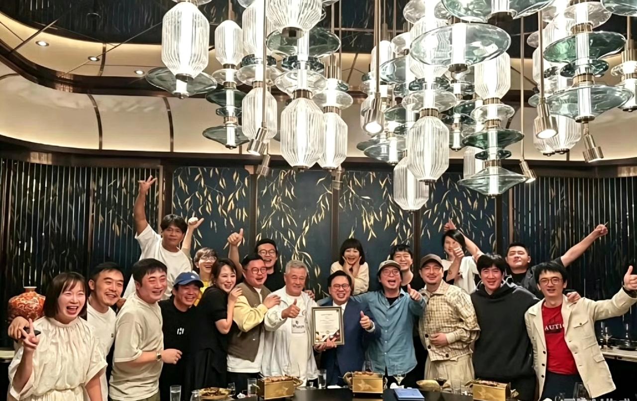 赵本山的面子真大呀，很多大腕明星都来捧他的场。