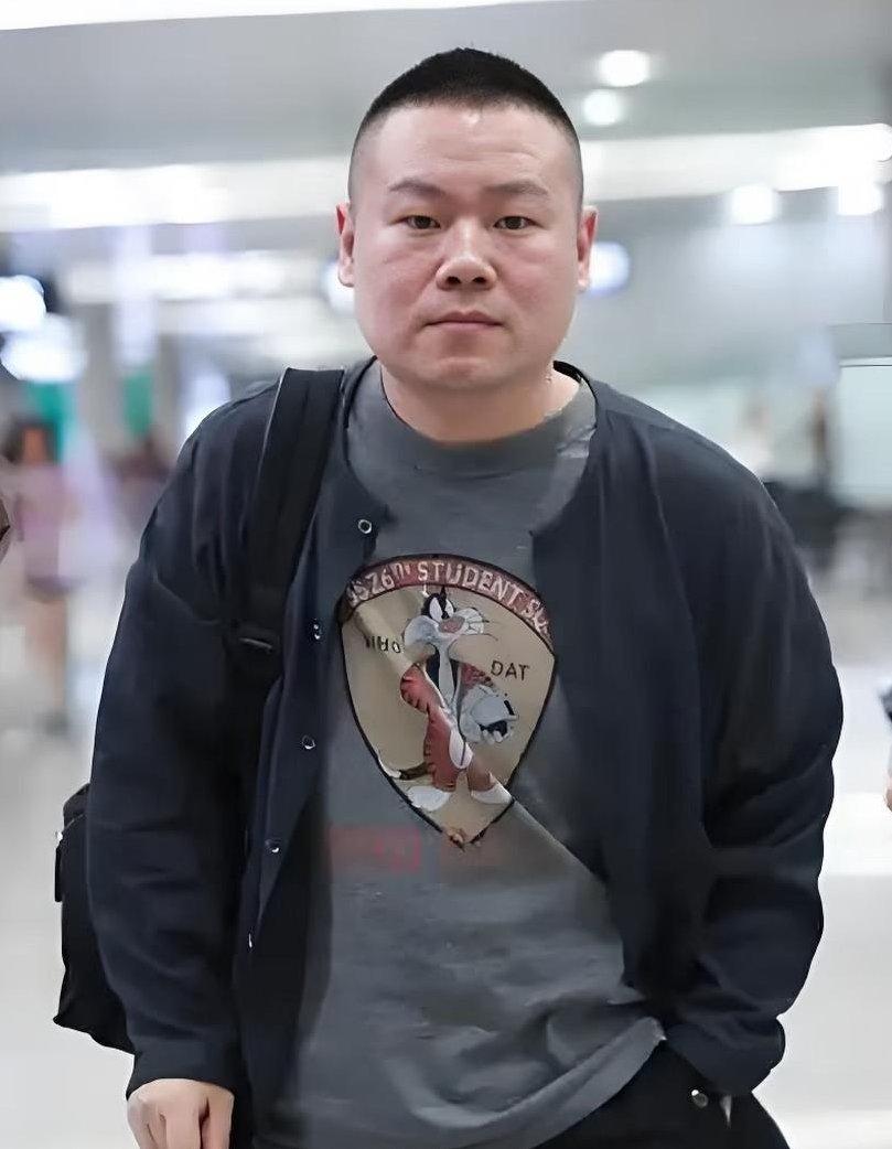 常言道“大智若愚”，看岳云鹏这就明白了。郭德纲因改编《弹起我心爱的土琵琶》被查，