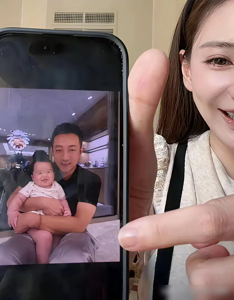 马筱梅直播时，网友刷屏夸汪小菲抱儿子靠谱，她张嘴就是一句：他对汪宝儿靠不靠普不知道，但对老大老二，是