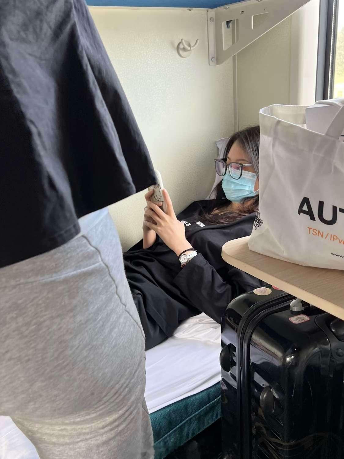 怎么办急急急，真的好喜欢，再怎么上去搭讪显得我是一个成熟稳重的人。