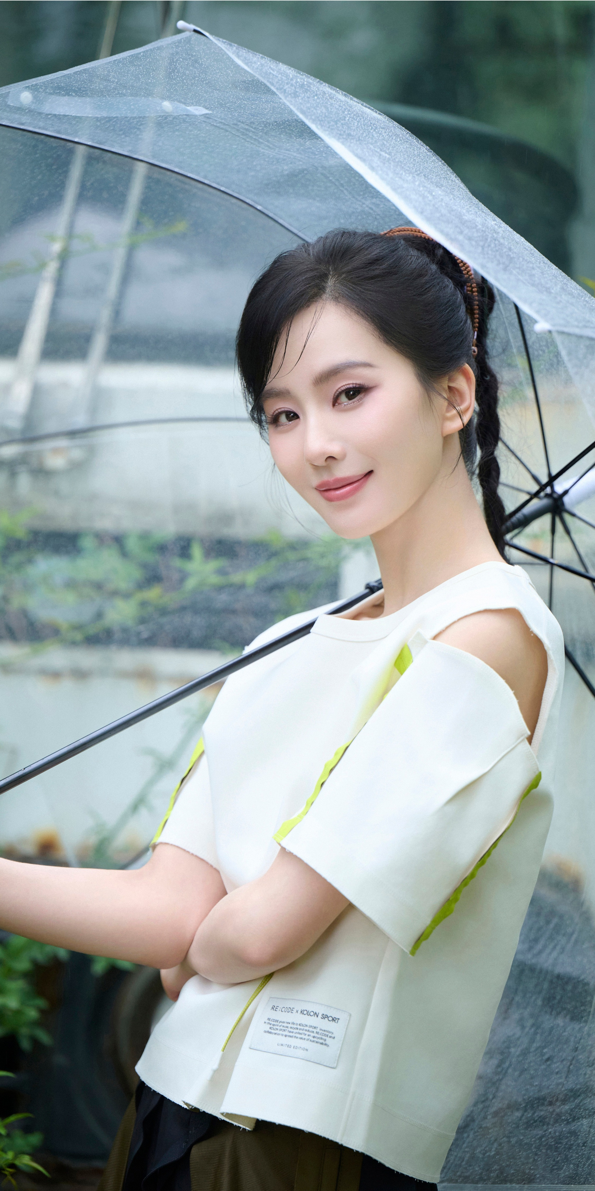 刘诗诗穿搭壁纸：可童真可优雅。刘诗诗