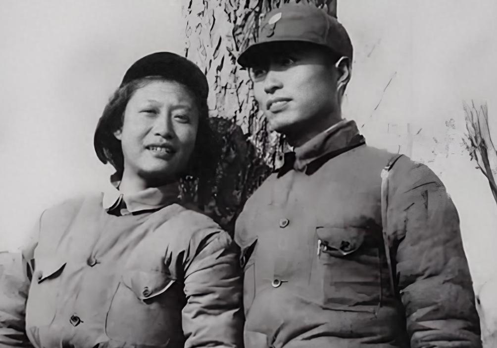 1942年，张爱萍爱上项英的遗孀，有人却反对，新四军难道没人了？雨夜里的一句肯