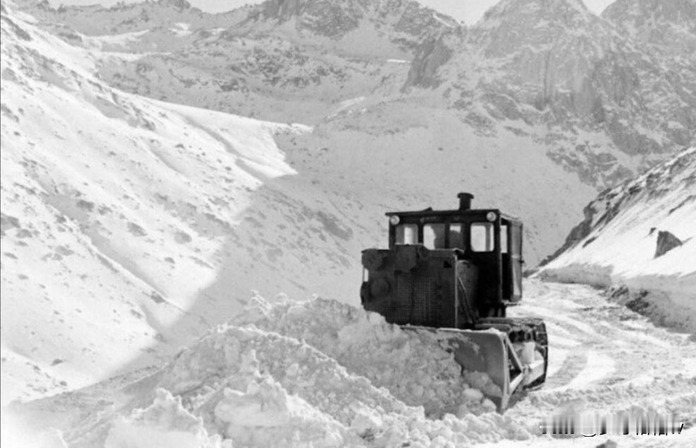 在历史上，苏联向喀布尔提供的工业产品并非仅有武器。具体的说历史上苏联亦曾经向