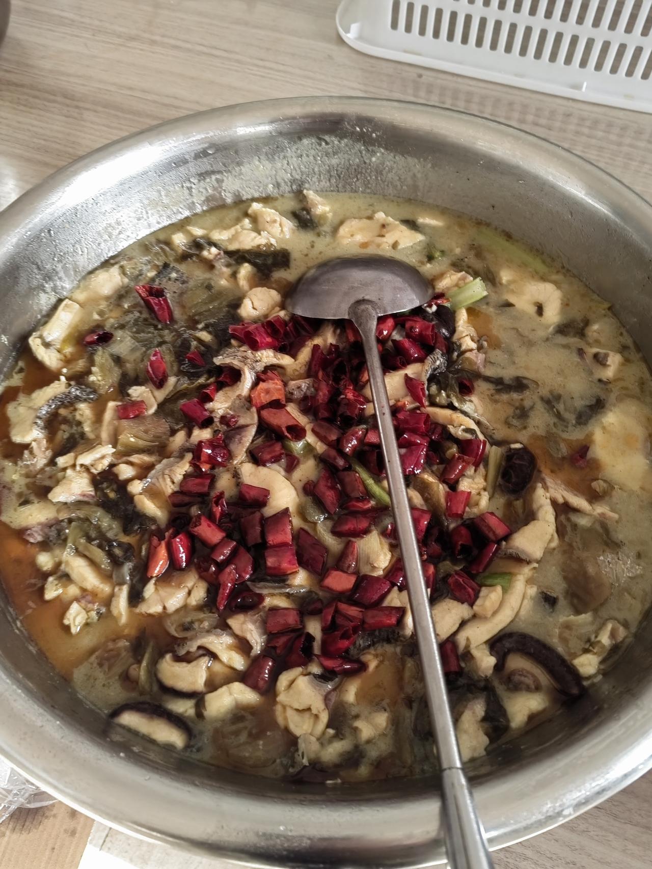 有时候你不得不承认，大国企就是由他们的担当和温度，连食堂的饭菜都比其他单位高一个